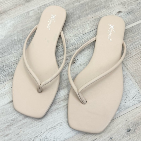 Xappeal Cream Flip Flops - Picture 4 of 5